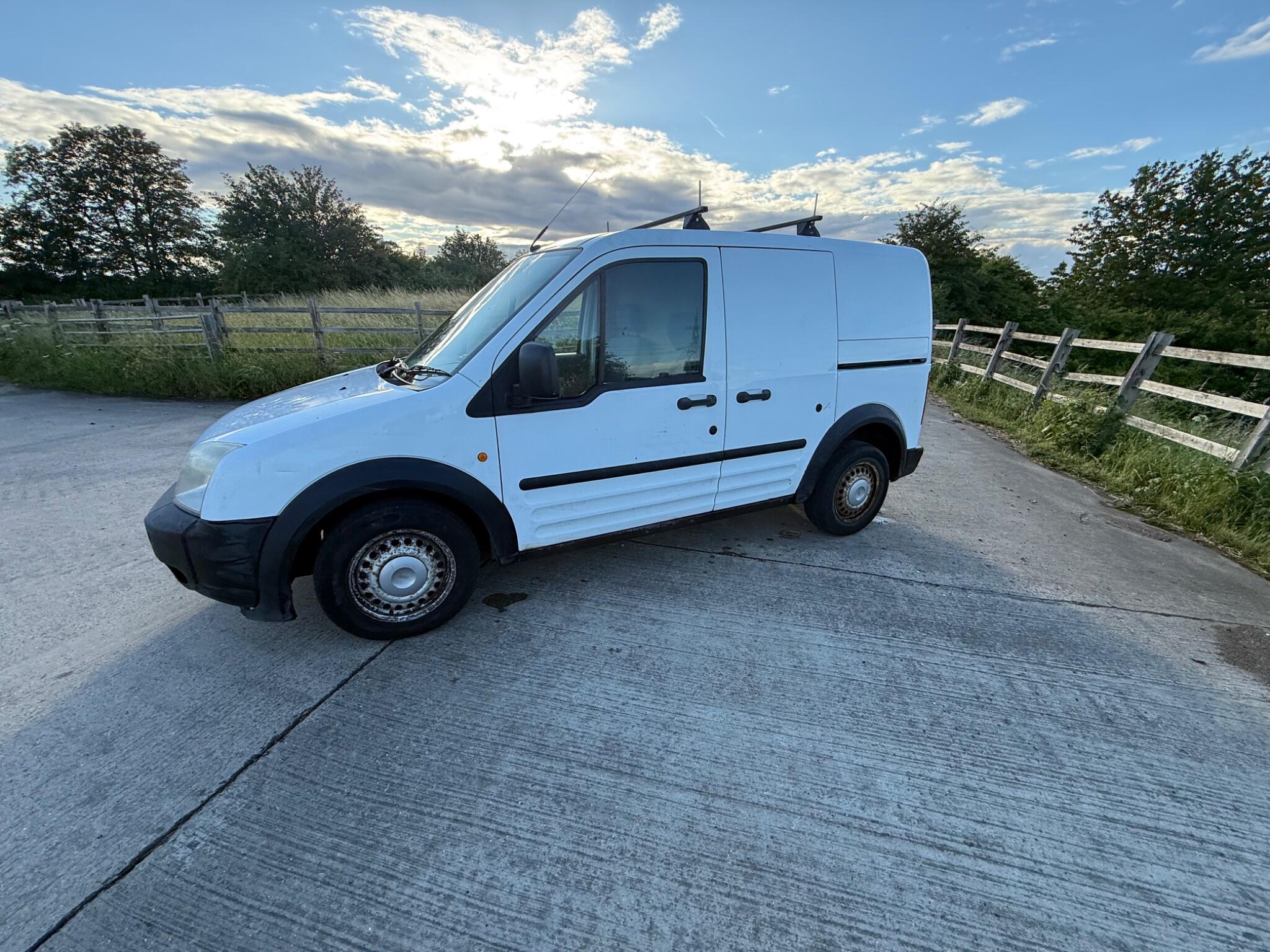 Ford Transit Connect 1.8 TDCi T200 LX L1 H1 4dr — photo 45 of 86